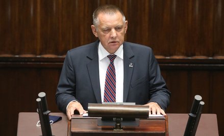Marian Banaś na razie może być spokojny o stanowisko, ale niejasności w jego zeznaniach majątkowych 
