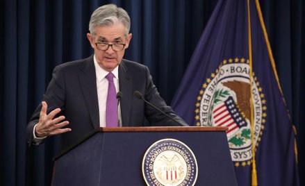 Powell łagodzi ton