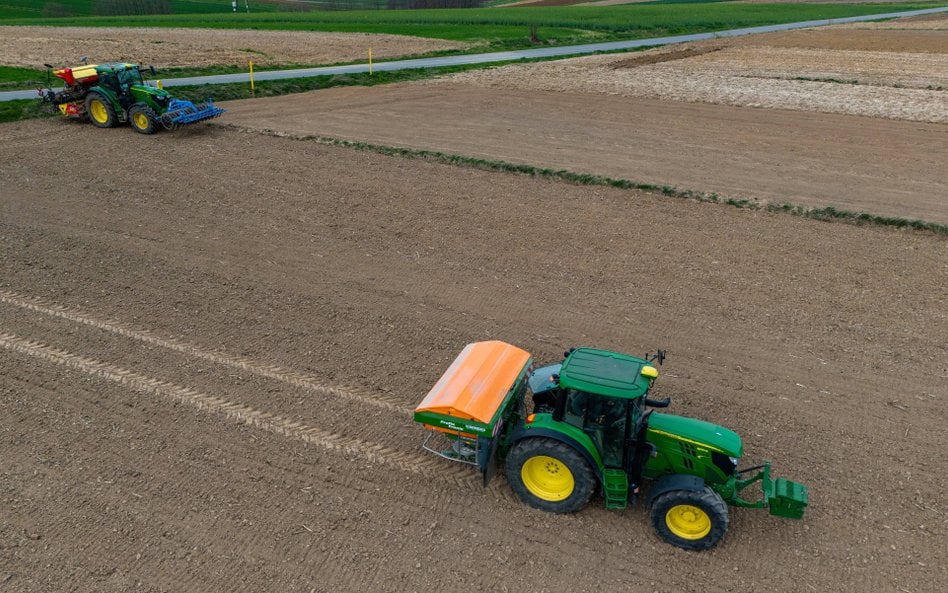 Wiosenne prace na polu