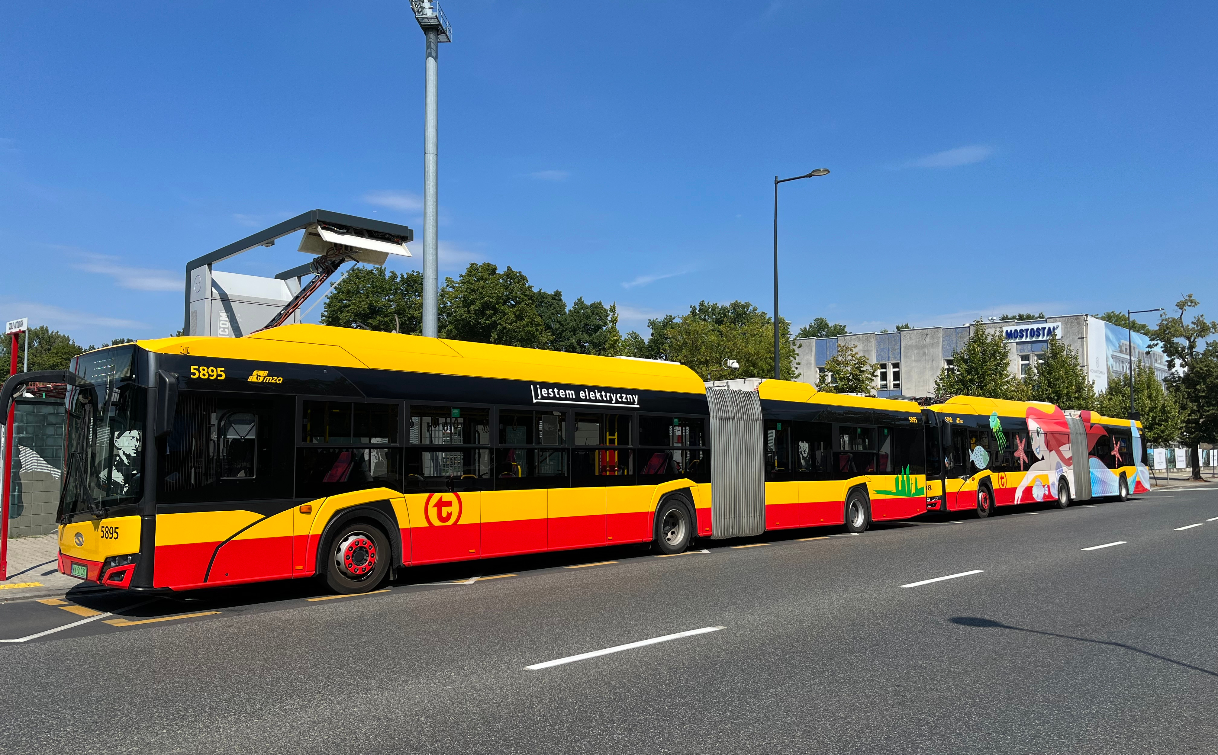 Elektryczne autobusy potrzebują wtyczek i kroplówki