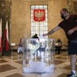 Tylko wprowadzenie kryterium dochodowego w programie 800+ przyniosłoby 40 mld zł oszczędności. Czy p