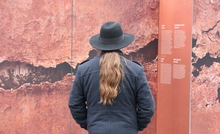 Wystawa plenerowa #ZbieramyBudujemyPamiętamy, zorganizowana przez Muzeum Getta Warszawskiego na Plac