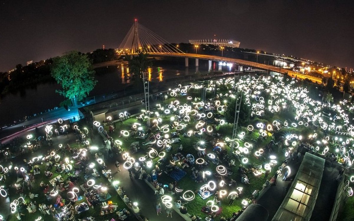 Wygaszą Powiśle, by oglądać spadające gwiazdy. Centrum Nauki Kopernik zaprasza na deszcz Perseidów