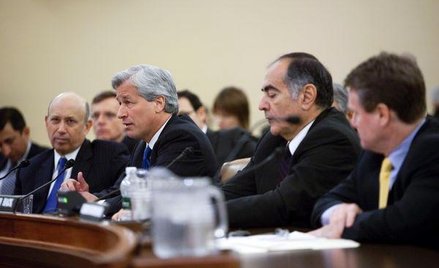 Komisja przesłuchująca bankowców ma wyjaśnić, co doprowadziło do załamania się rynku i złożyć w tej 