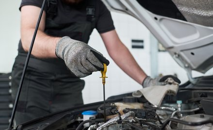 Mechanik ukarany przez fiskusa za sprzedaż „starego” oleju. Sąd przyznał mu rację