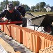Często inwestorzy dostarczają żądane dokumenty, obawiając się, że jeżeli zaprotestują, nie dostaną p