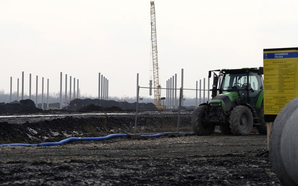 Budowa hali dla centrum logistycznego Amazon w Sosnowcu. Budynek stanie na 21-hektarowej działce prz