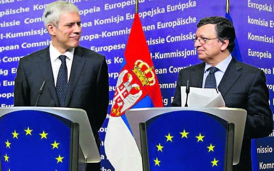 Prezydent Serbii Boris Tadić i szef Komisji Europejskiej José Manuel Barroso podczas konferencji pra