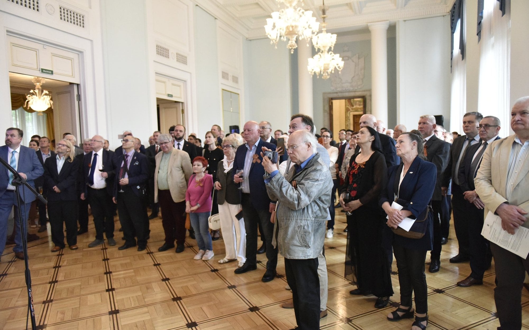 Rosjanie świętowali w Warszawie. Wśród uczestników były poseł PiS i prorosyjscy działacze