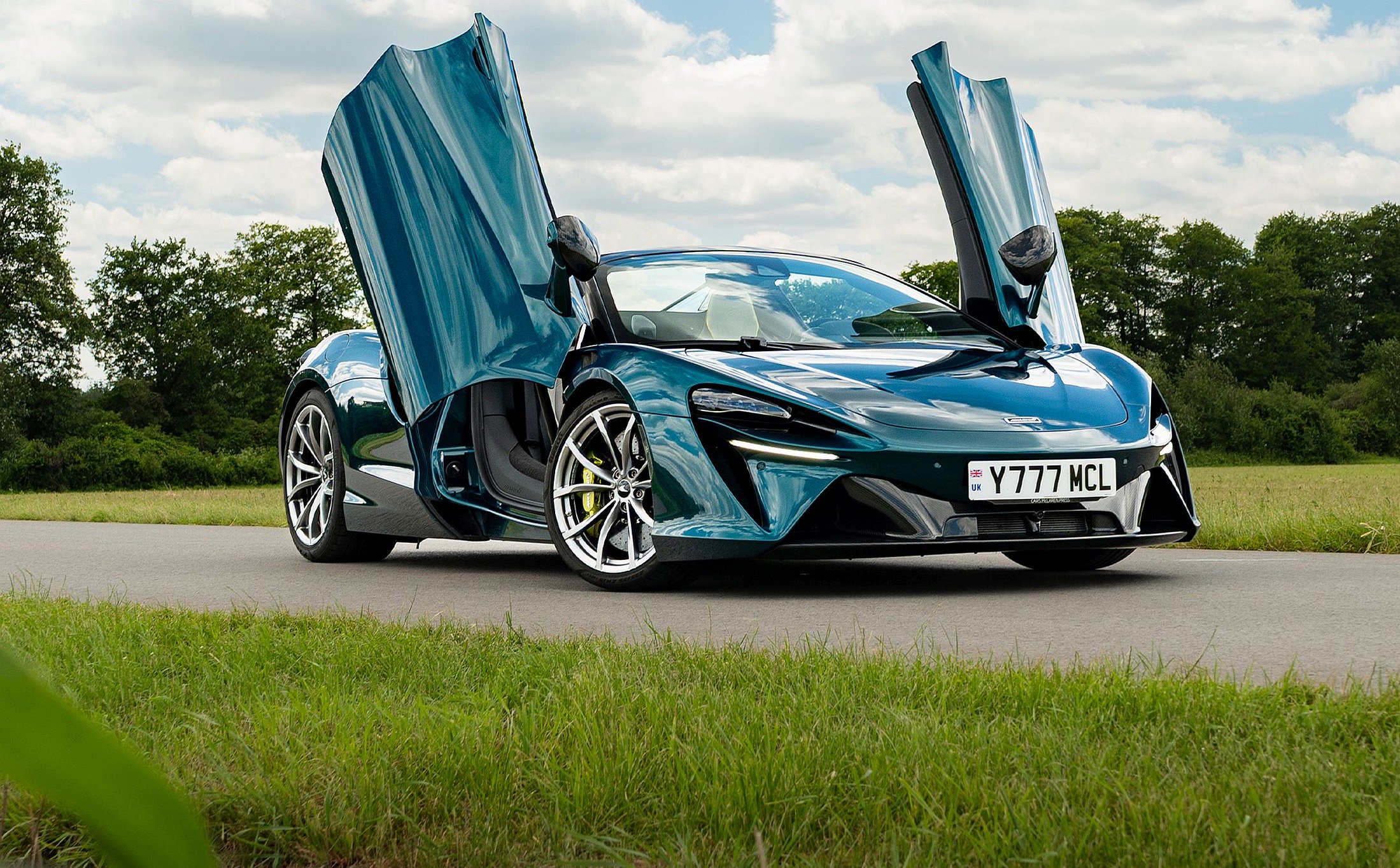 McLaren Artura Spider: Hybryda, która daje frajdę z jazdy