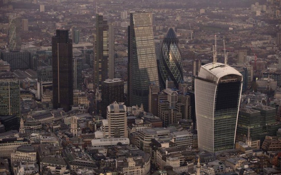 Widok na City - budynek Walkie Talkie z prawej