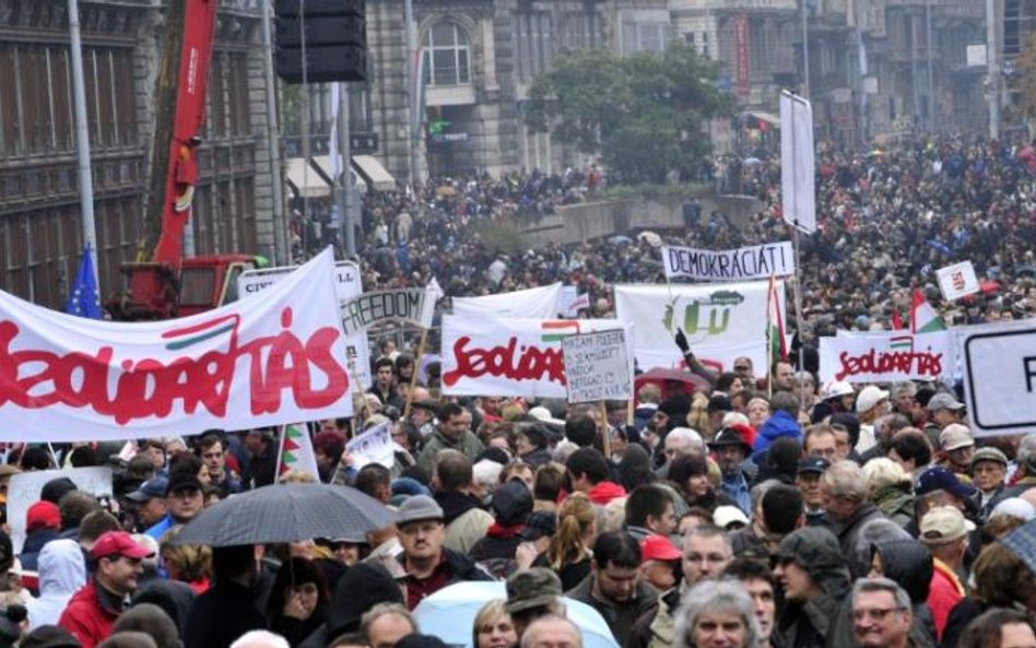 Węgrzy na ulicach przeciw Orbanowi