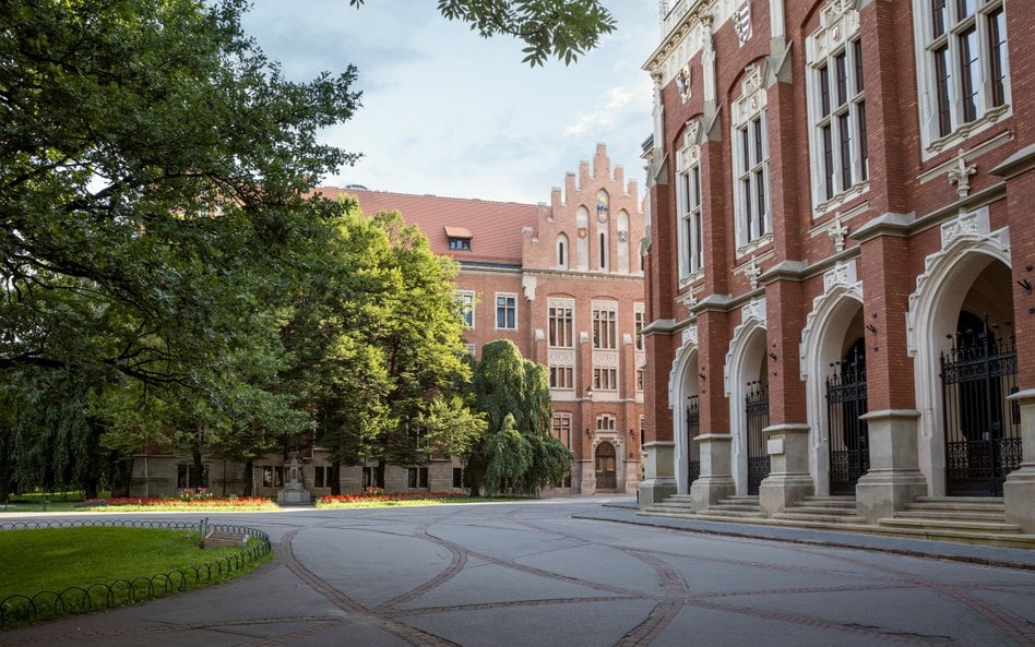 Jeśli weźmiemy pod uwagę studentów, którzy w 2025 r. ukończyli studia prawnicze i we wrześniu ubiegł
