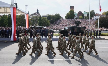W tym roku 15 sierpnia, podczas defilady z okazji obchodów Święta Wojska Polskiego, Karol Nawrocki b