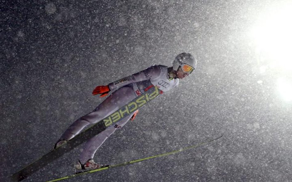 Wracający po kontuzji Kamil Stoch turniej zaczął bardzo dobrze