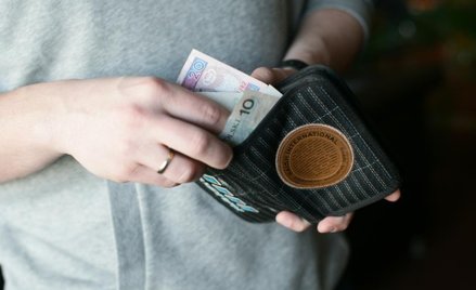 Polak coraz bardziej zadłużony