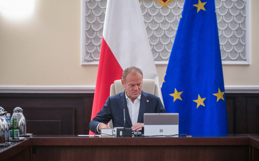 Premier Donald Tusk podczas nadzwyczajnego posiedzenia Rady Ministrów w związku z sytuacją powodziow