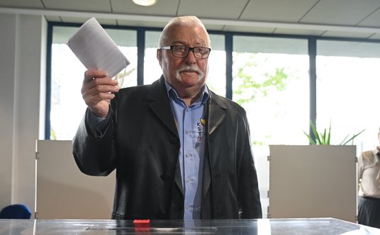 Głosuje Lech Wałęsa