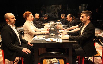 „Hamlet” z Zagrzebia jest spektaklem o naturze polityki.