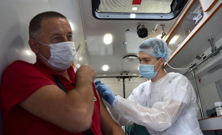 Rosyjski naukowiec: Odporność stadna do jesieni 2021 roku