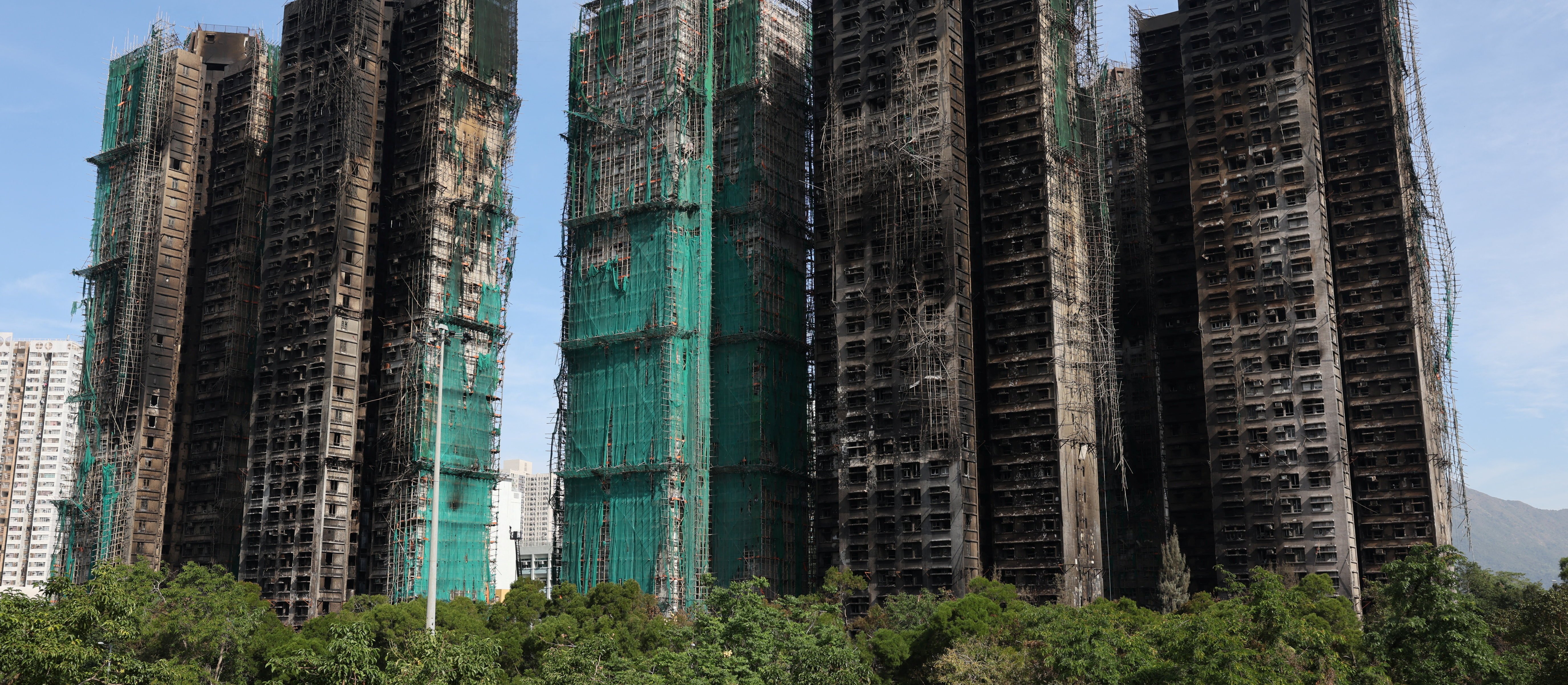 Hongkong. 94 ofiary śmiertelne pożaru w kompleksie Wang Fuk Court, istotny komunikat straży