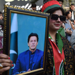 Zwolennicy byłego premiera Pakistanu Imrana Khana podczas demonstracji w Karaczi