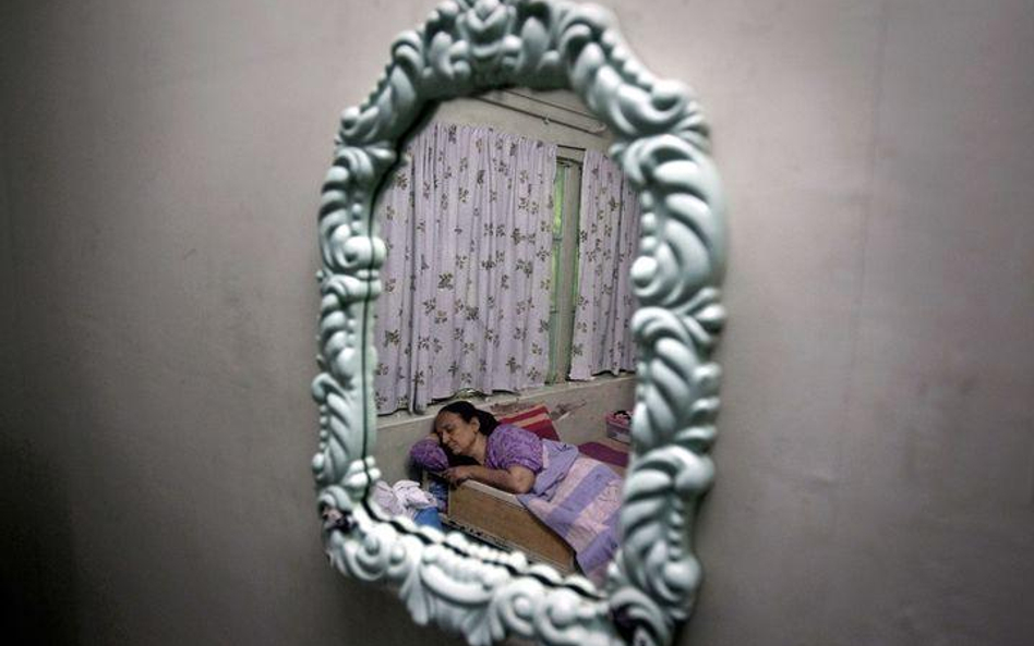 Pakistan, Karaczi. Bilquis Edhi, zwana "Matką Pakistanu", działaczka charytatywna, śpi w prowadzonym