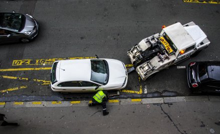 Samorządy nie będą musiały płacić OC za odholowane samochody, po które nie zgłasza się ich właścicie