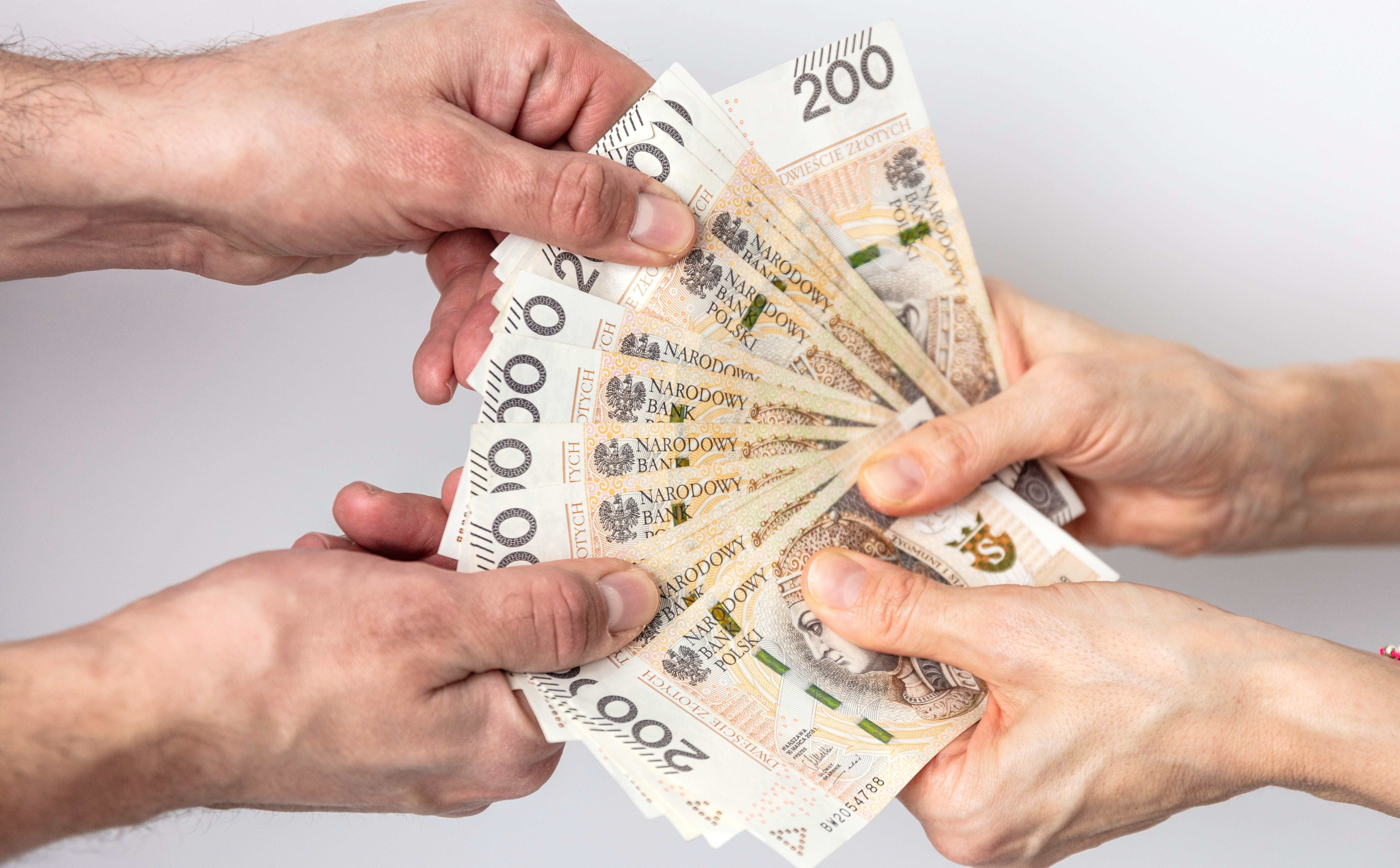 W czerwcu Polacy rezygnowali z lokat, bo zyski z nich są symboliczne