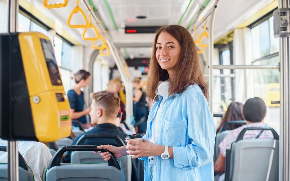 Sąd: wieczny student jeździ autobusem taniej