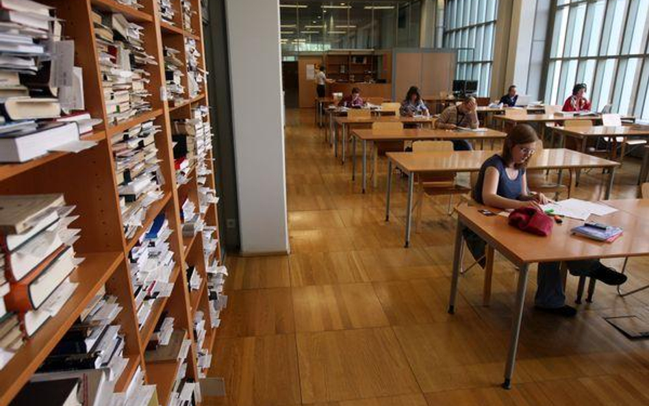 Wykładowcy łamią prawa autorskie studentów