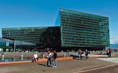 Symbolem odrodzenia Islandii po kryzysie jest centrum konferencyjno-koncertowe Harpa w Rejkiaviku. Z