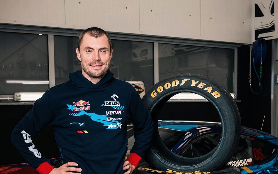 Kuba Przygoński prezentuje kulisy motorsportu