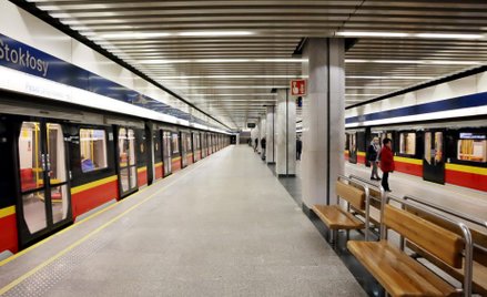 W Warszawie są dziś dwie linie metra, które dziennie przewożą ok. 700–750 tys. pasażerów