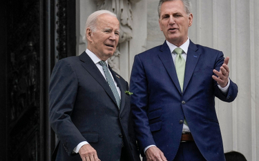Prezydent Joe Biden i przewodniczący Izby Reprezentantów Kevin McCarthy o limicie zadłużenia będą ro