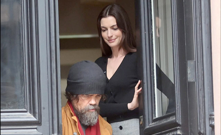 Anne Hathaway i Peter Dinklage w „She Came to Me”