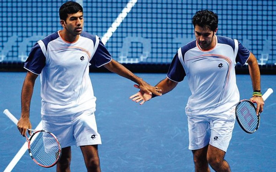 Rohan Bopanna (z lewej) i Asaim-ul-Haq-Qureshi przegrali pierwszy mecz turnieju Masters z Maksem Mir