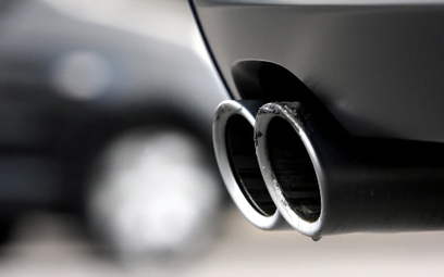 UE musi przyspieszyć wycofywanie samochodów z silnikami spalinowymi