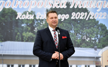 Minister edukacji i nauki Przemysław Czarnek przemawia podczas ogólnopolskiej inauguracji roku szkol