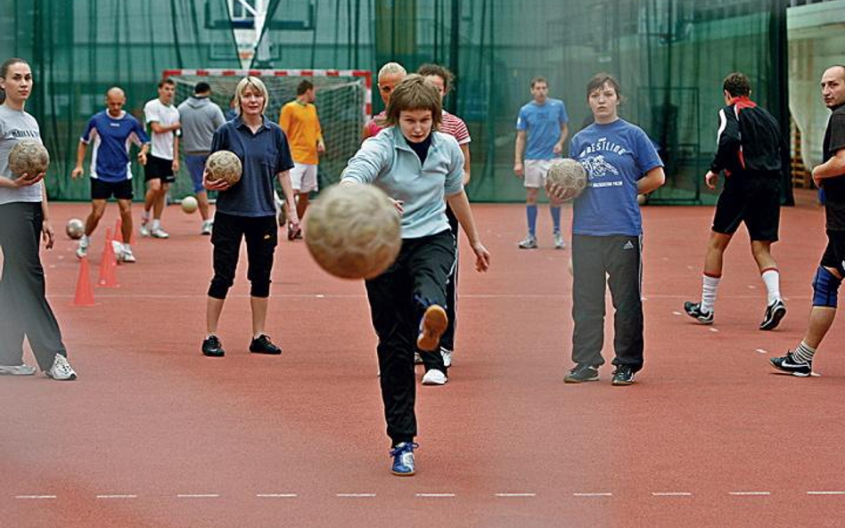W ramach AZS-AWF działa dziesięć sekcji, m.in. LA, siatkówki, judo i rugby. Na zdjęciach studenci ak