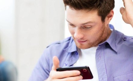 Użytkownicy smartfonów przetwarzają informacje inaczej niż osoby ze starymi telefonami