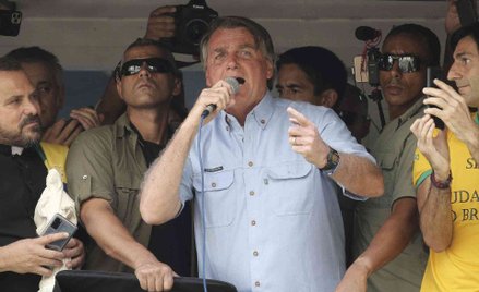 Jair Bolsonaro, prezydent Brazylii, przemawia do swoich zwolenników