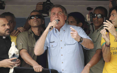 Jair Bolsonaro, prezydent Brazylii, przemawia do swoich zwolenników