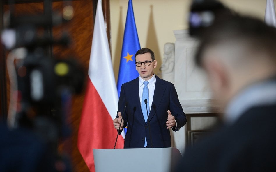 Premier Mateusz Morawiecki podczas konferencji prasowej w siedzibie Kancelarii Prezesa Rady Ministró