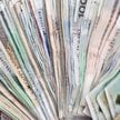 Złoty jest odporny na zawirowania w polityce