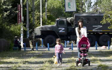 Rosyjskie pojazdy wojskowe w obwodzie chersońskim