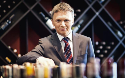 Robert Ogór, prezes Ambry, mówi, że pierwszy rocznik wina owocowego firmy wyszedł bardzo udany.