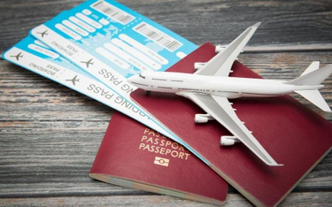 Trybunał UE: zwrot za bilet lotniczy może obejmować prowizję pośrednika