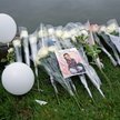 Kwiaty, baloniki i zdjęcie Lyhanny w miejscu zakończenia marszu milczenia, który po jej śmierci prze