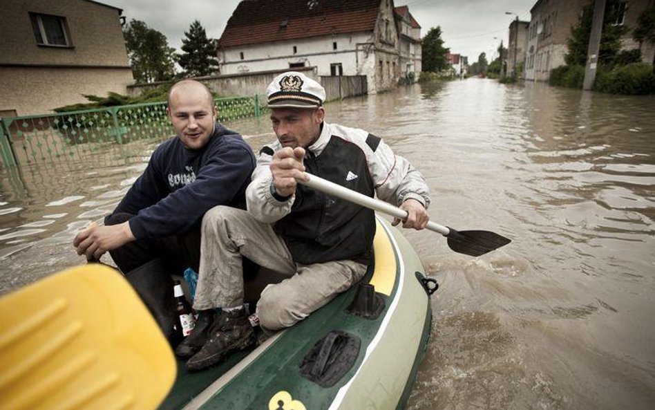 Fala kulminacyjna przeszła już przez opolszczyznę - na zdjęciu zalane ulice w Brzegu